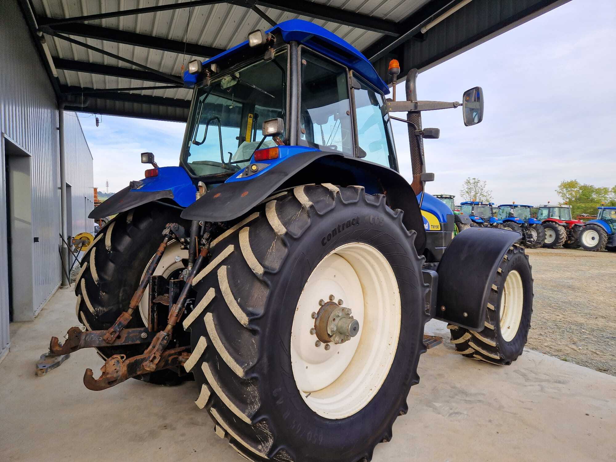 NEW HOLLAND TM190