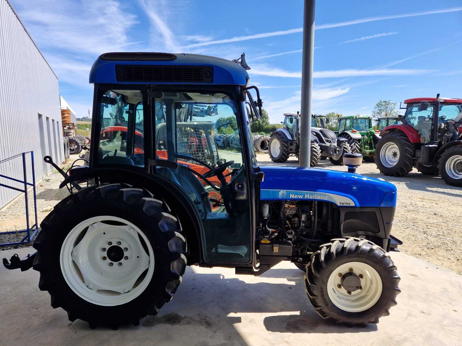 NEW HOLLAND TN75VA