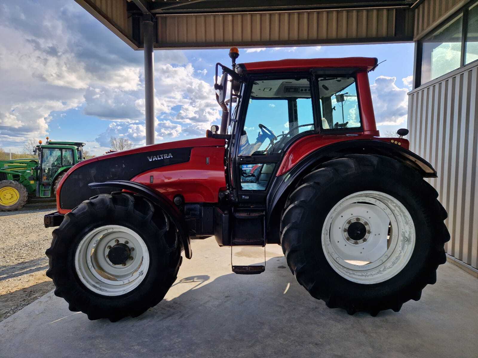 VALTRA T140