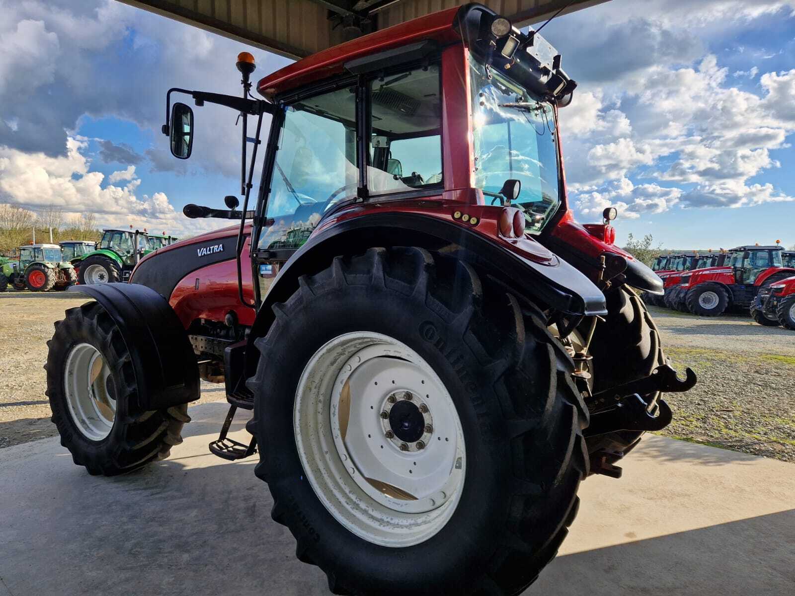 VALTRA T140