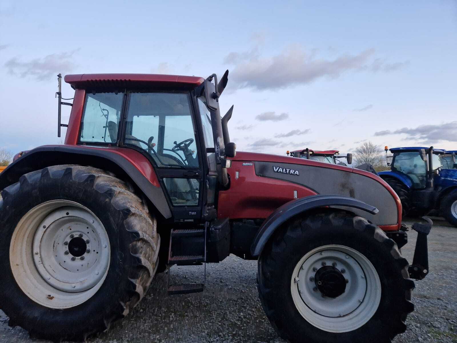 VALTRA T180