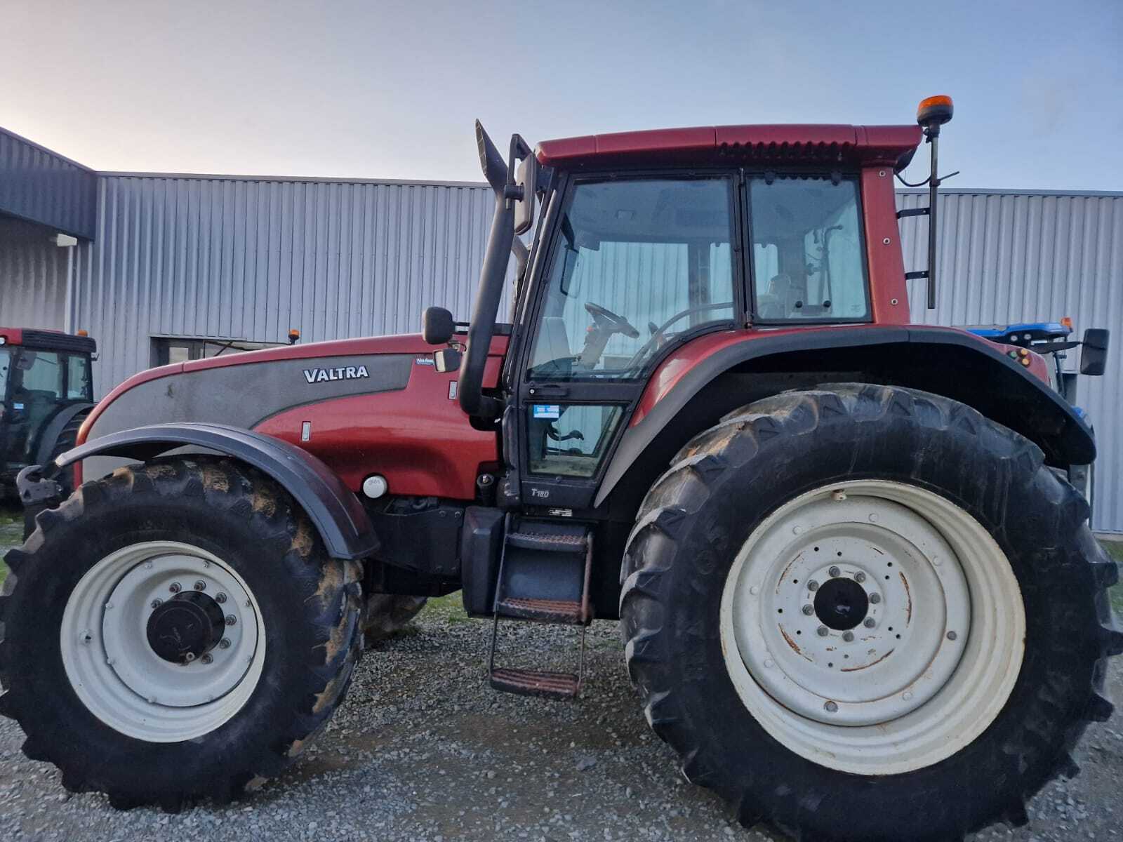 VALTRA T180