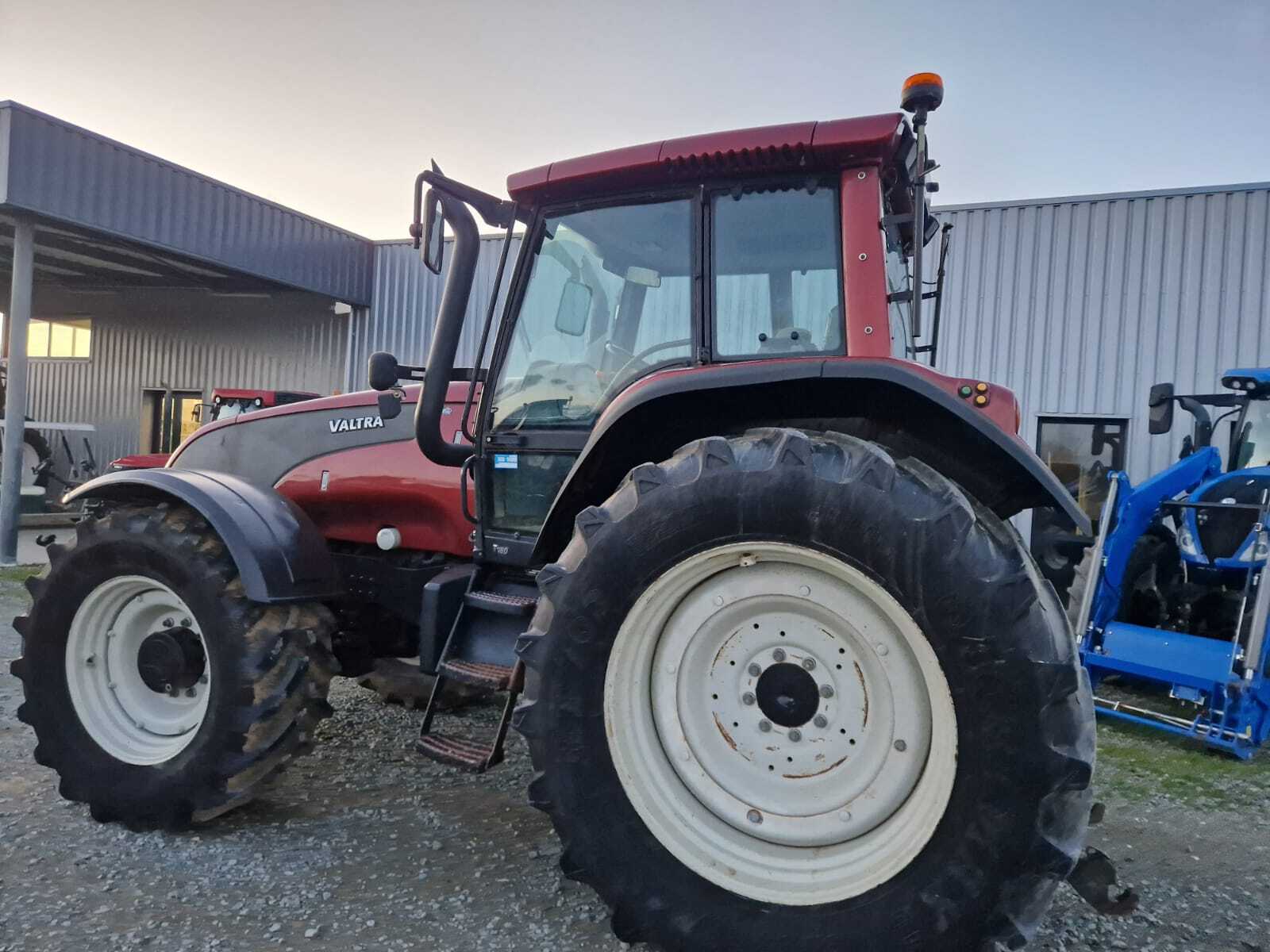 VALTRA T180