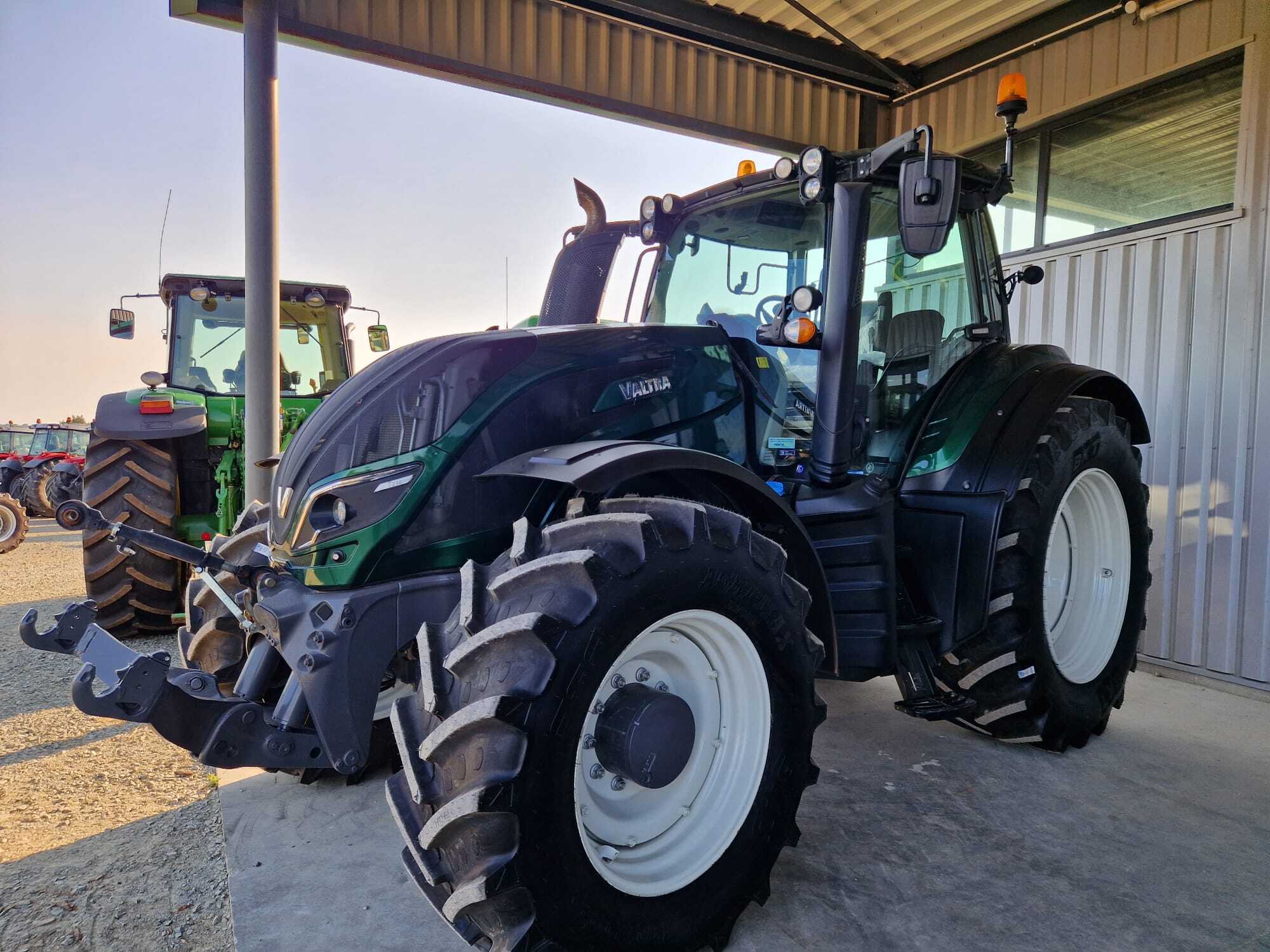 VALTRA T214 VERSU