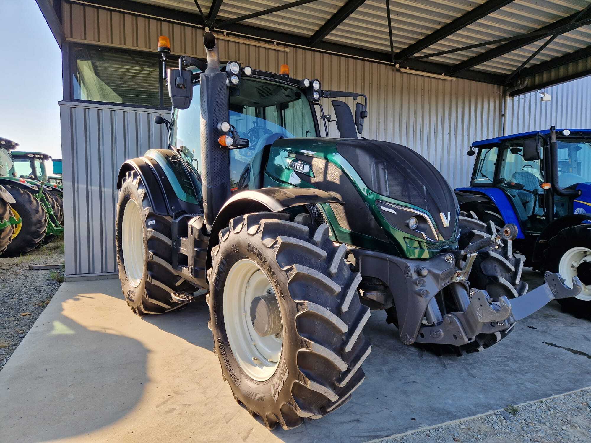 VALTRA T214 VERSU