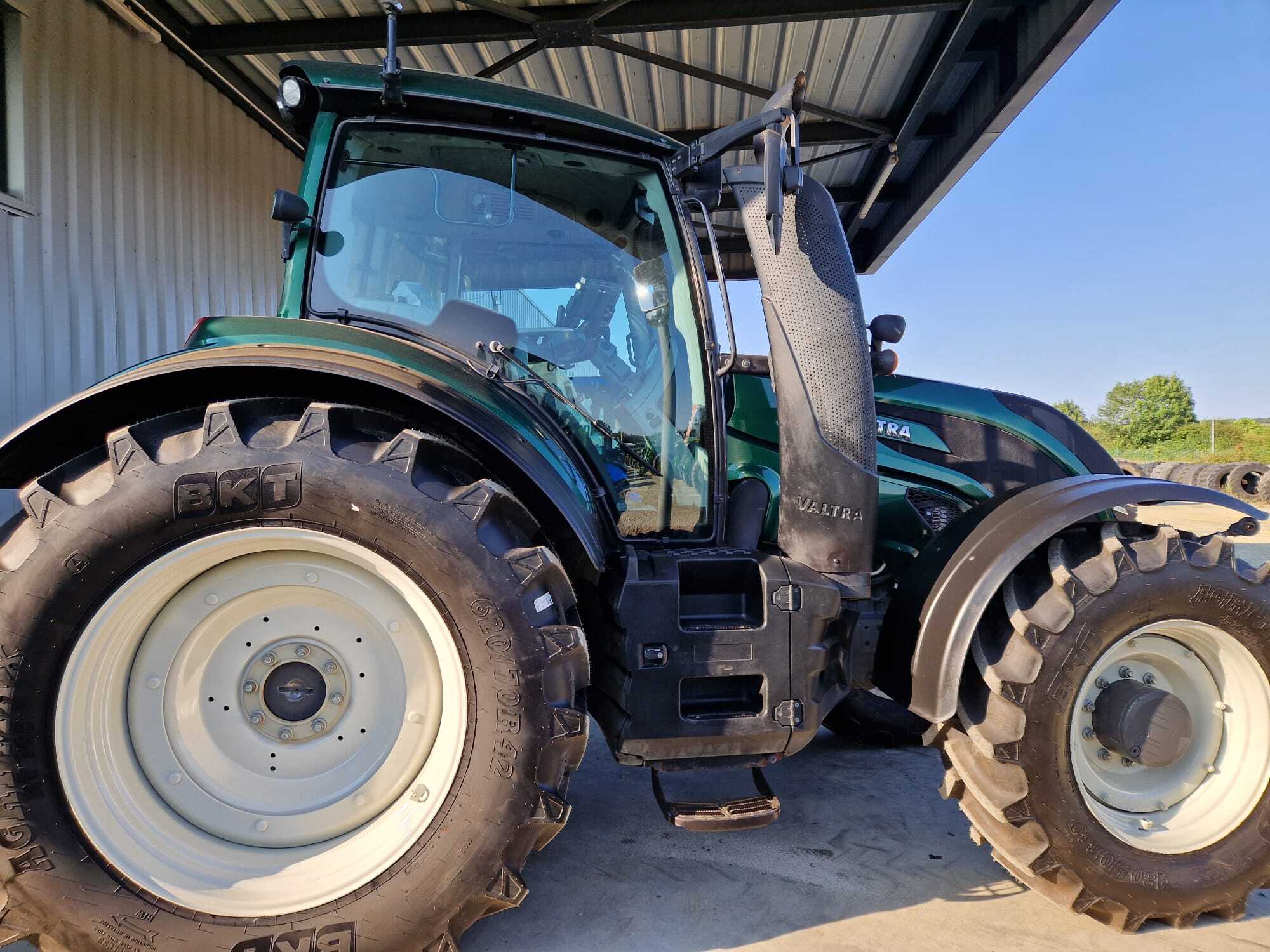 VALTRA T214 VERSU