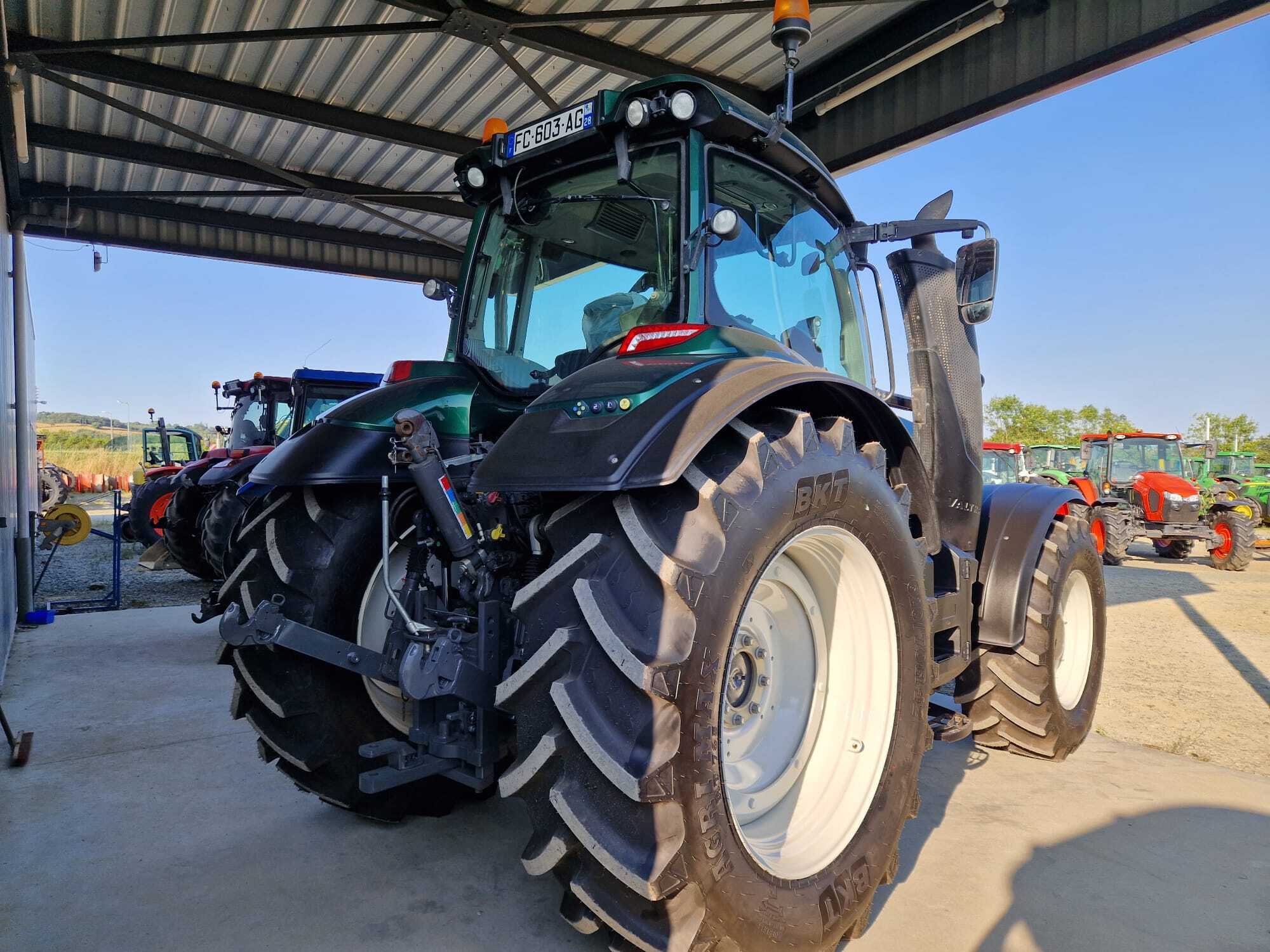 VALTRA T214 VERSU