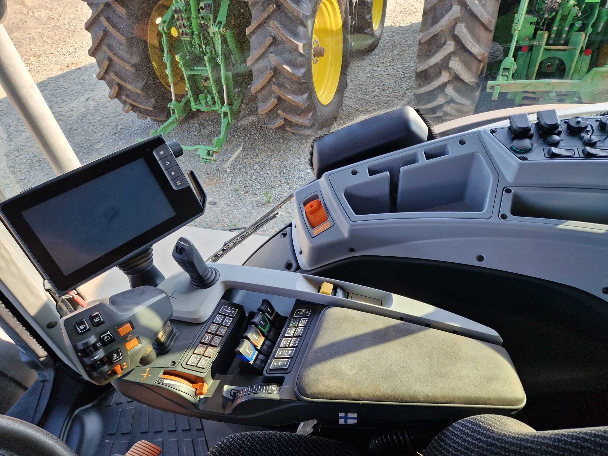 VALTRA T214 VERSU